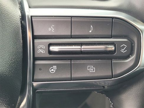 Used 2025 GMC Acadia Elevation image 22