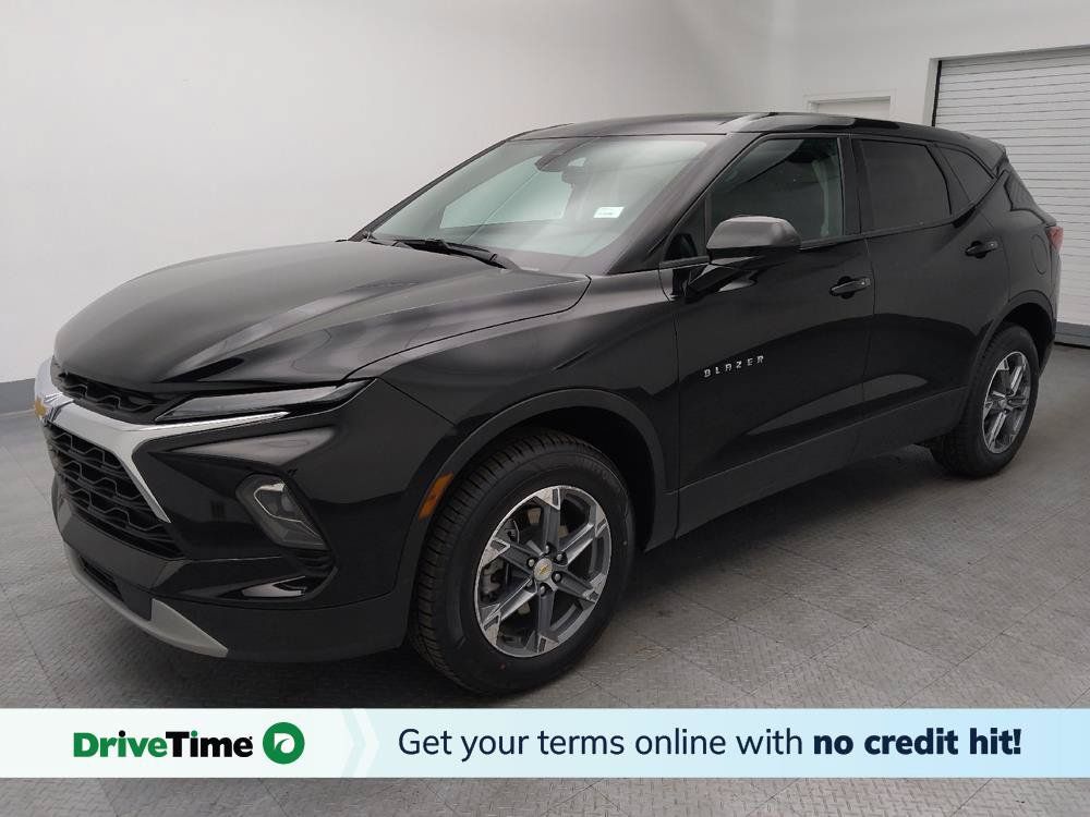 Used 2025 Chevrolet Blazer LT FWD image 1