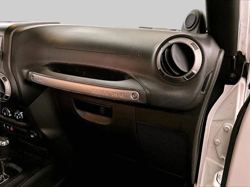 Used 2014 Jeep Wrangler Unlimited Sport w/ Quick Order Package 24S AWD/4WD image 16