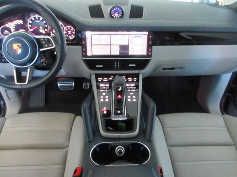 Used 2021 Porsche Cayenne S AWD/4WD image 18