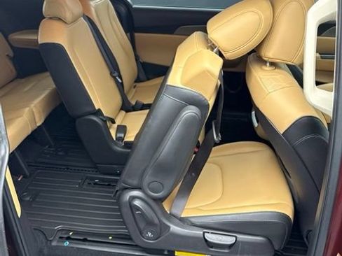 Used 2023 Kia Carnival LX FWD image 56