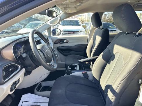 Certified 2019 Chrysler Pacifica Touring Plus image 17