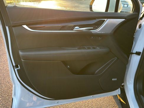 Used 2025 Cadillac XT5 Premium Luxury image 14