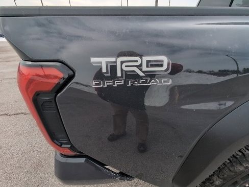 Used 2025 Toyota Tacoma TRD Off-Road image 4
