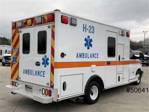 Used 2014 Chevrolet Express 4500 w/ Ambulance Package image 2
