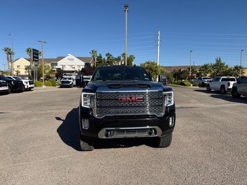 Used 2022 GMC Sierra 3500 Denali w/ Denali Black Diamond Edition AWD/4WD image 2
