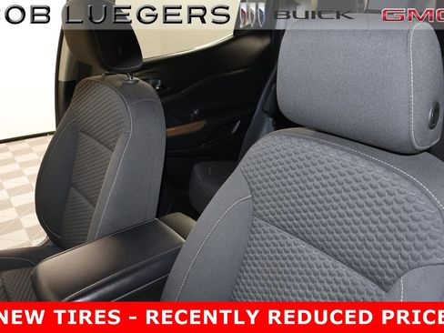 Used 2019 GMC Acadia SLE image 15