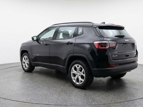 Used 2025 Jeep Compass Latitude AWD/4WD image 6