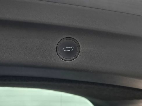Used 2021 Tesla Model Y Long Range AWD/4WD image 25