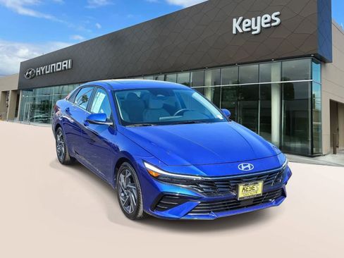 Used 2025 Hyundai Elantra Limited image 3