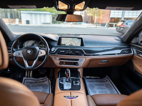 Used 2018 BMW 750i RWD image 14