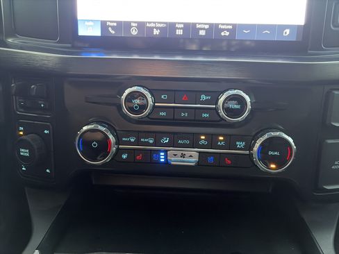 Used 2025 Ford F250 Lariat w/ Chrome Package AWD/4WD image 34