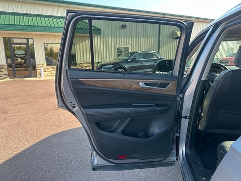 Used 2025 Volkswagen Atlas SE AWD/4WD image 21