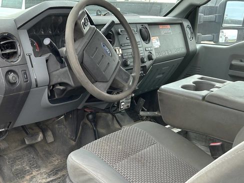 Used 2011 Ford F450 XL w/ High Capacity Trailer Tow Pkg image 8