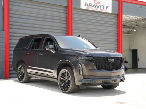 Used 2023 Cadillac Escalade Sport Platinum RWD image 3