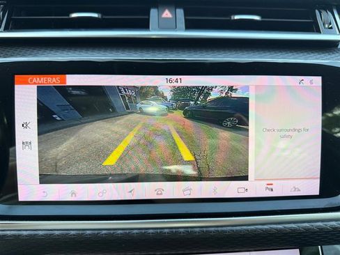 Used 2018 Land Rover Range Rover Velar R-Dynamic SE AWD/4WD image 23