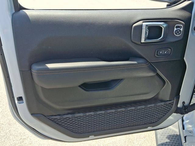 Used 2023 Jeep Wrangler Unlimited Sahara AWD/4WD image 12