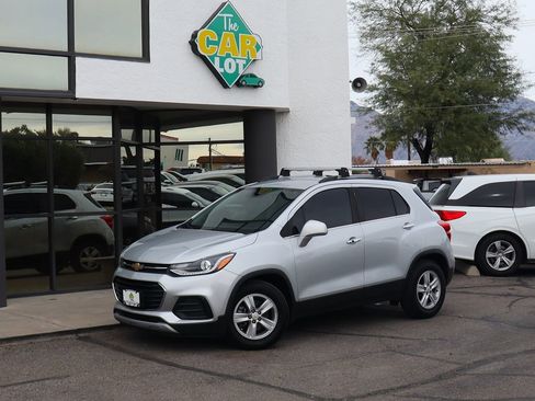 Used 2020 Chevrolet Trax LT w/ LT Convenience Package image 3