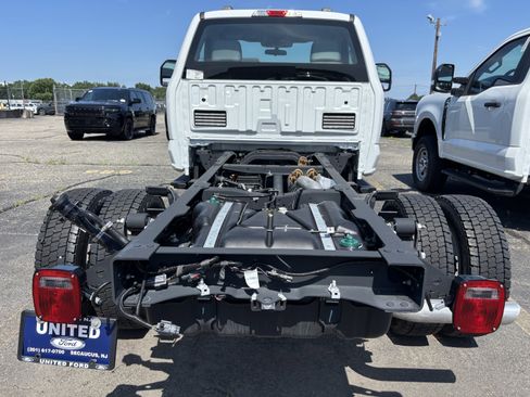 New 2025 Ford F550 4x4 Regular Cab Super Duty image 4