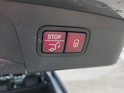 Used 2018 Mercedes-Benz GLC 300 4MATIC w/ Multimedia Package image 25