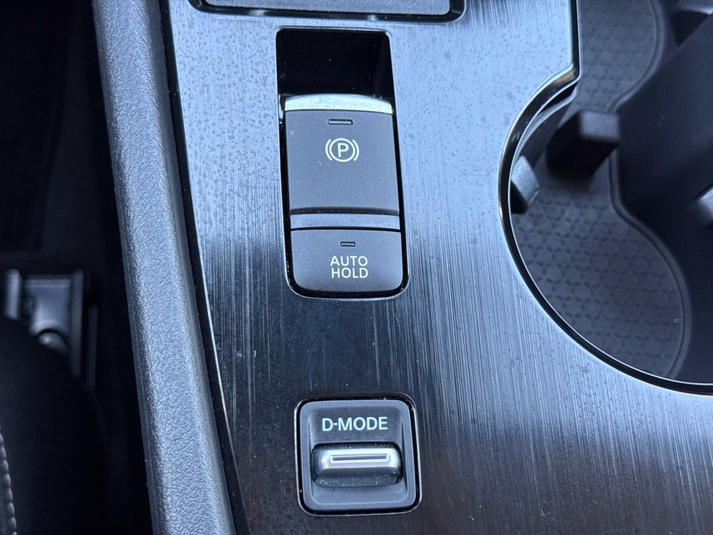 Certified 2026 Nissan Rogue SV FWD image 24