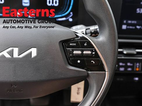Used 2025 Kia Niro LX FWD image 15