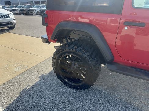 Used 2021 Jeep Wrangler Sport AWD/4WD image 14