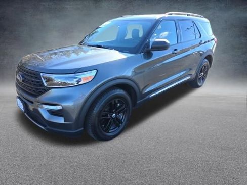 Used 2020 Ford Explorer XLT w/ Equipment Group 202A AWD/4WD image 3