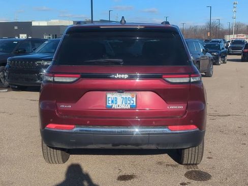 Used 2024 Jeep Grand Cherokee Laredo X image 4