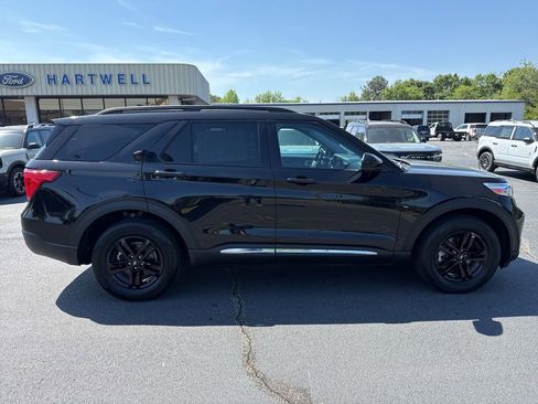 Used 2023 Ford Explorer XLT AWD/4WD image 25