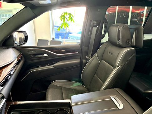Used 2023 Cadillac Escalade Premium Luxury image 13