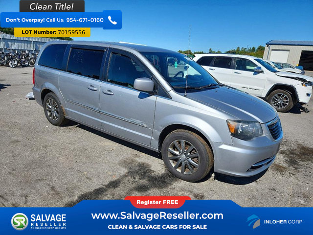 Used 2014 Chrysler Town & Country S FWD image 5