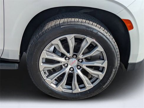 Used 2021 GMC Yukon XL Denali w/ Denali Premium Package image 10