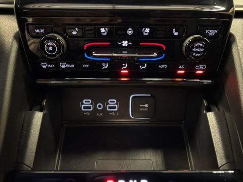 Used 2025 Jeep Grand Cherokee L Limited w/ Luxury Tech Group II AWD/4WD image 22