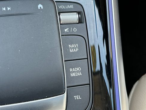 Used 2021 Mercedes-Benz GLB 250 w/ Premium Package image 23