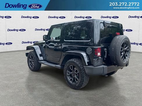 Used 2017 Jeep Wrangler Sahara AWD/4WD image 6