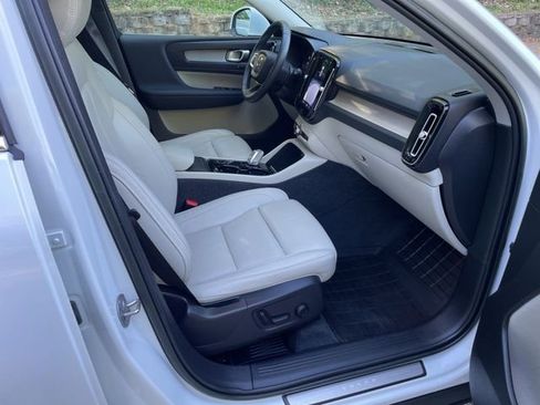 Certified 2023 Volvo XC40 B5 Plus w/ Protection Package Premier image 13