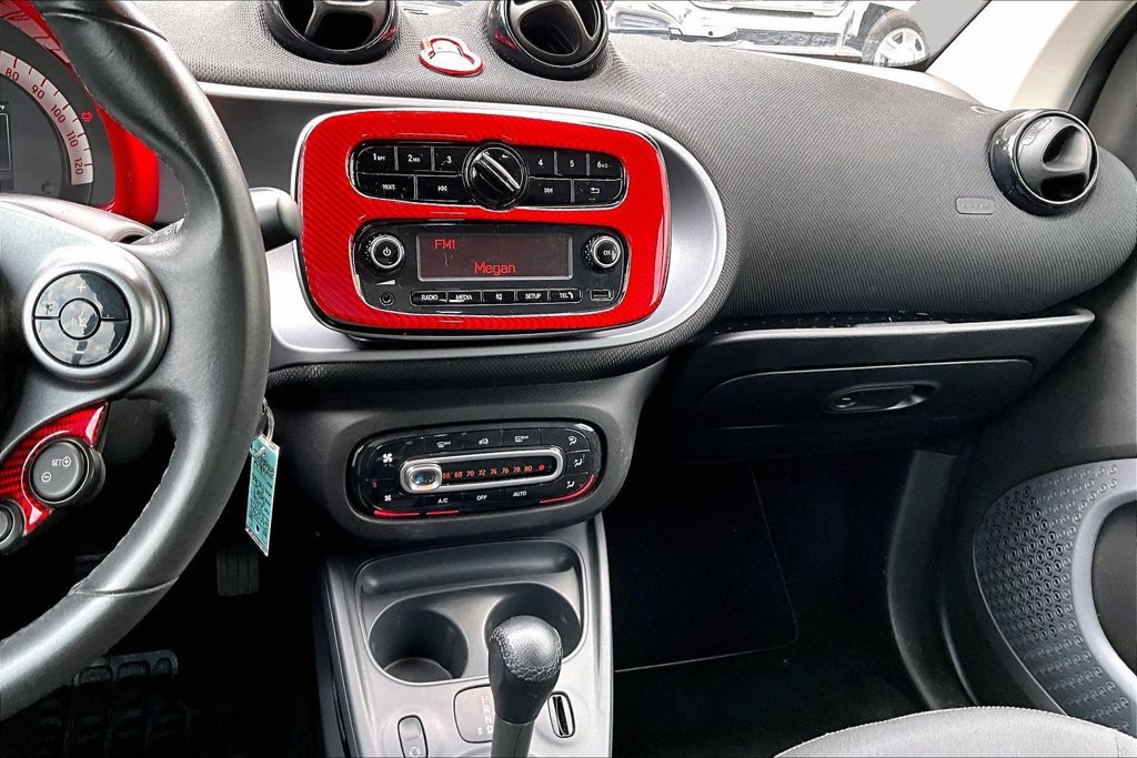 Used 2016 smart fortwo passion RWD image 10