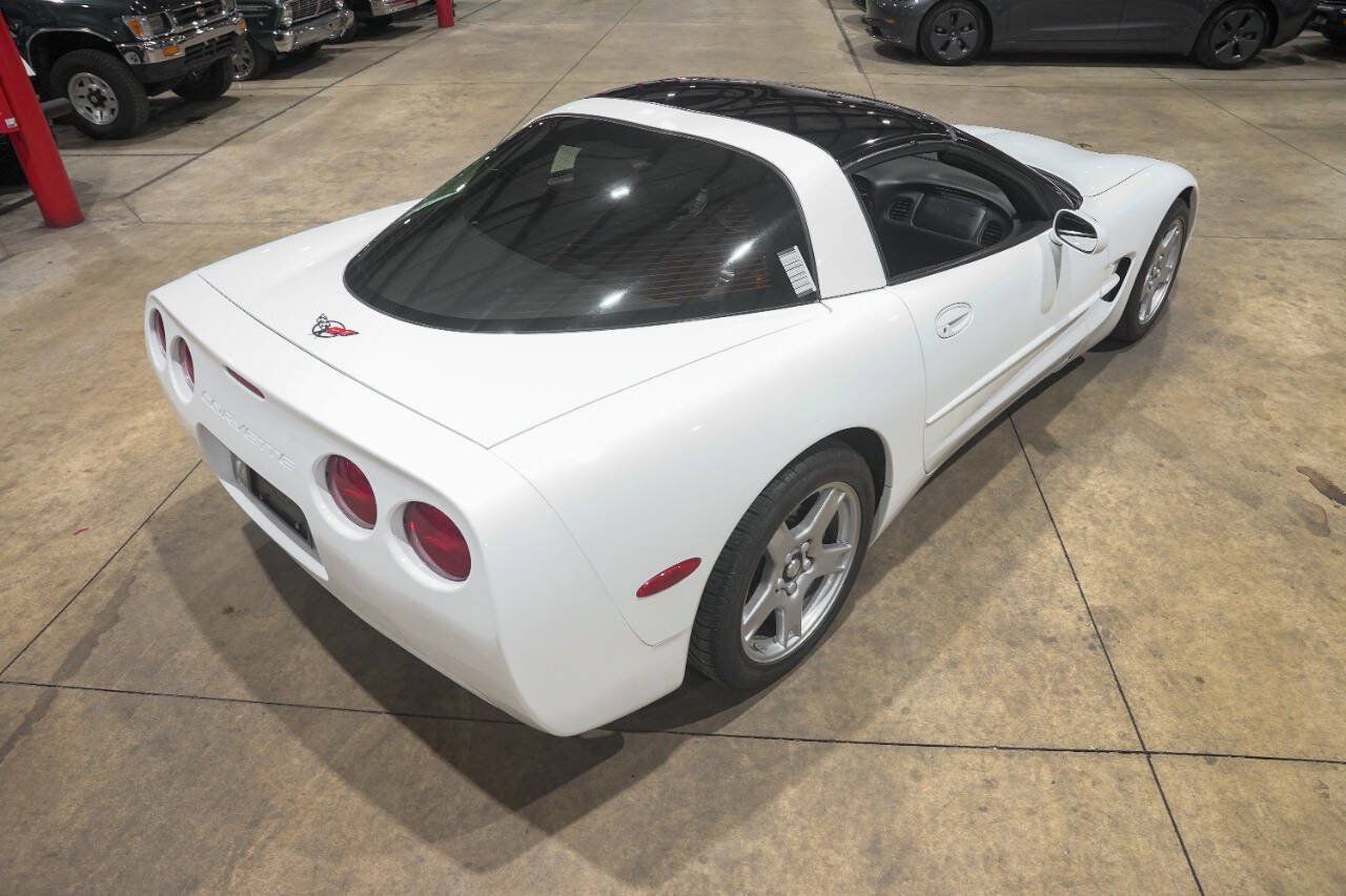 Used 1998 Chevrolet Corvette Coupe RWD image 17