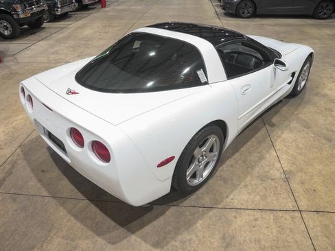 Used 1998 Chevrolet Corvette Coupe RWD image 17