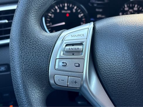 Used 2015 Nissan Rogue SV w/ SV Premium Package image 16