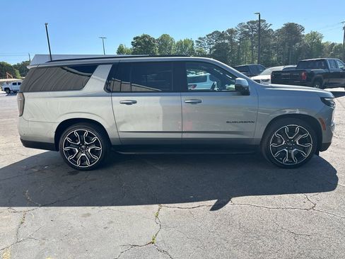 Used 2025 Chevrolet Suburban RST w/ RST Capability Package AWD/4WD image 5