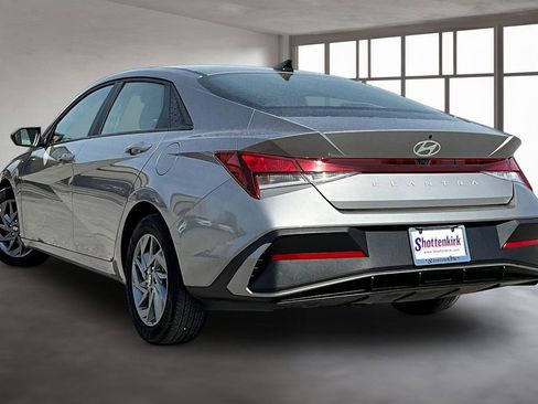 Used 2024 Hyundai Elantra SEL FWD image 4