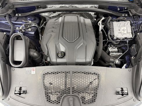 Certified 2025 Porsche Macan image 61