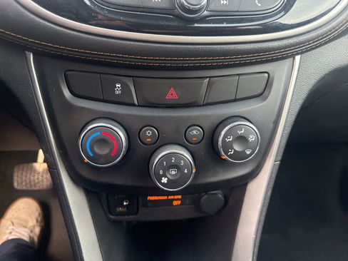 Used 2020 Chevrolet Trax LT image 26