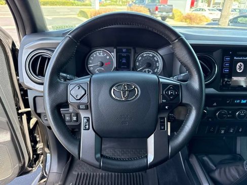 Certified 2019 Toyota Tacoma TRD Off-Road AWD/4WD image 20