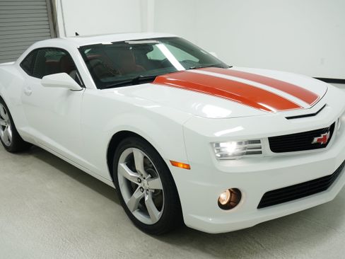 Used 2011 Chevrolet Camaro SS w/ RS Package RWD image 3