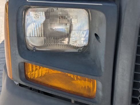 Used 2005 Ford F350 XL image 8