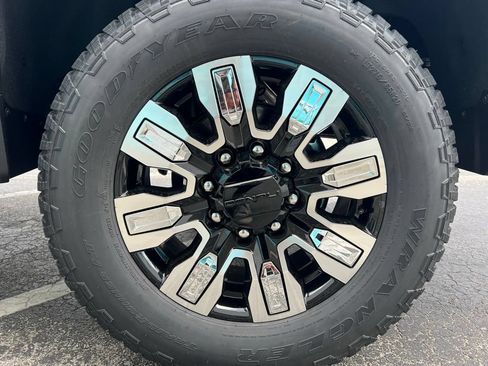 New 2026 GMC Sierra 2500 Denali AWD/4WD image 10