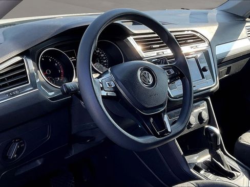 Used 2020 Volkswagen Tiguan S image 17